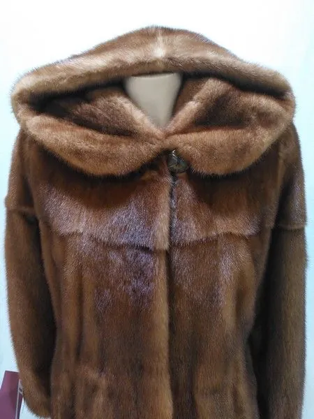 Chaquetón de lomos de visón, referencia C-680