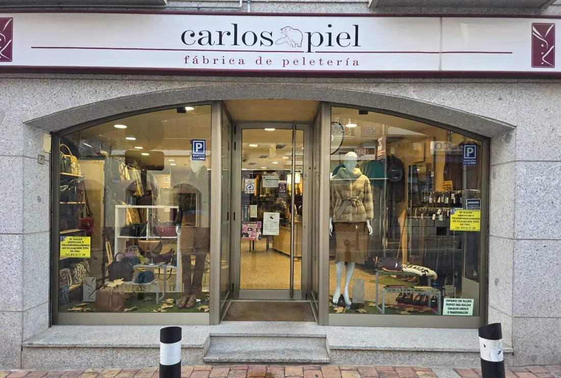 Fachada de Carlos Piel, fábrica de peletería, en Colmenar Viejo